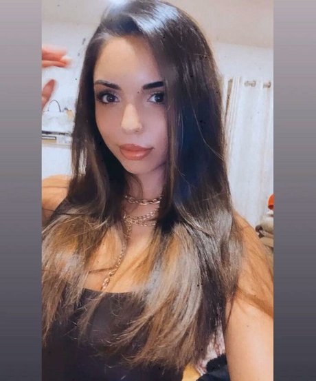 Tara Yazdi star nice pic