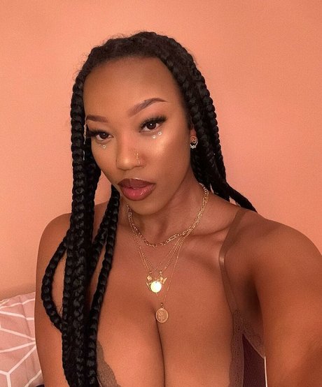 thecleopatraway sexy actress pic