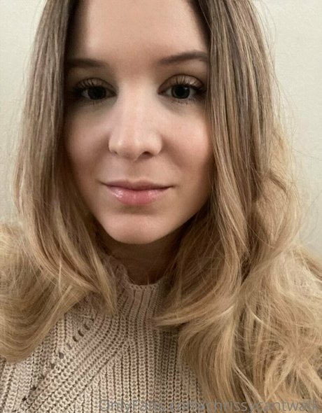 chrissycantwalk pornstar nudes images