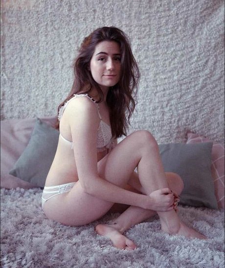 Dodie Clark top actress archive
