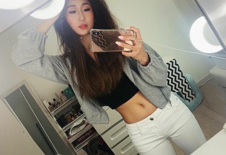 Jinnnyk star erotic picture