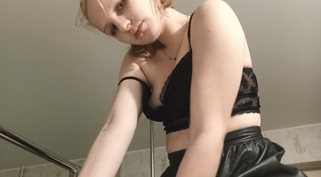 dirty blonde__ star pornographic image