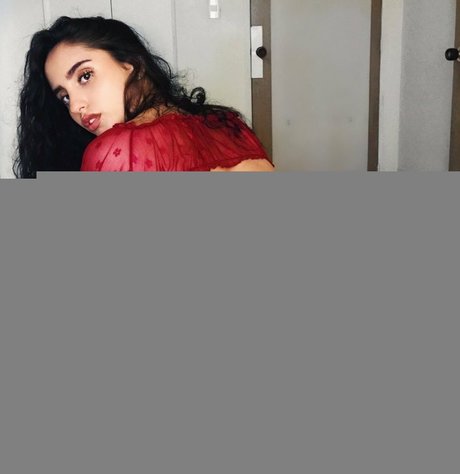 Noa Honey pornstar naked pic