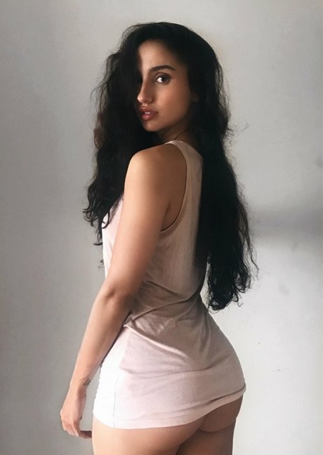 Noa Honey porn model picture