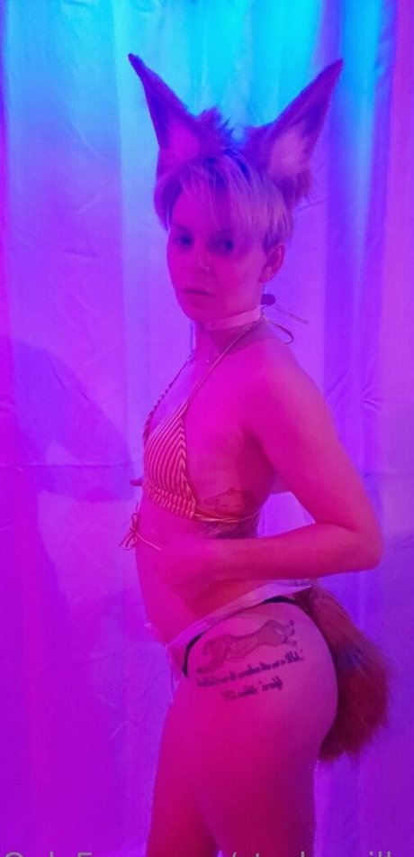 starkzzzilla erotic model image