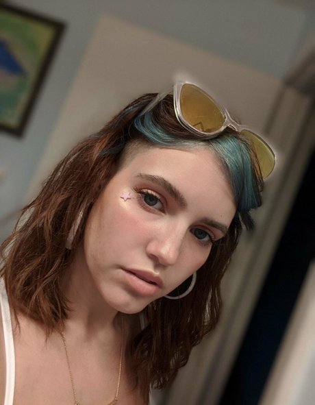 QT Lux sex model archive