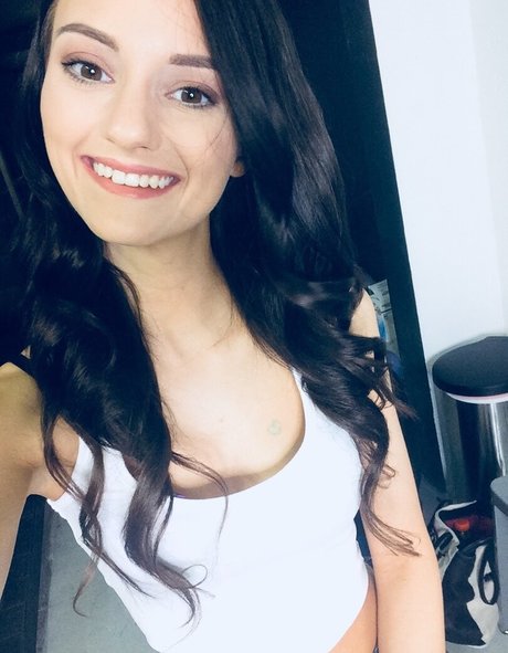 paisleypepper exclusive model photo