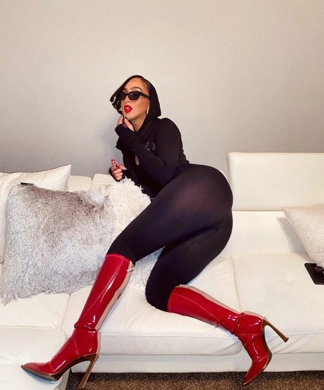 Omaima Benamre model nude photo