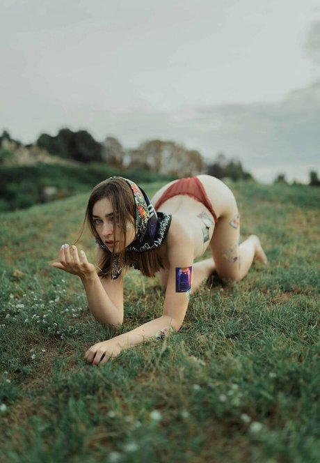 Olia Malyuchenko model hot images