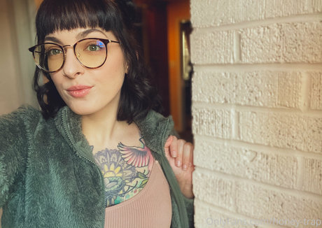 honey trap best model pic