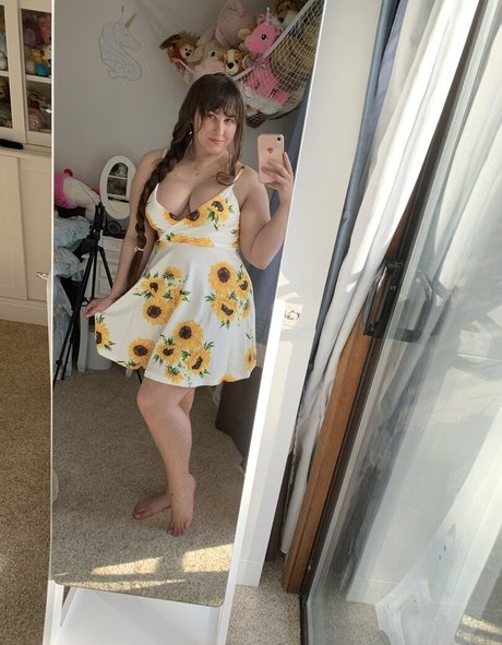 NSFWLeia free model photos