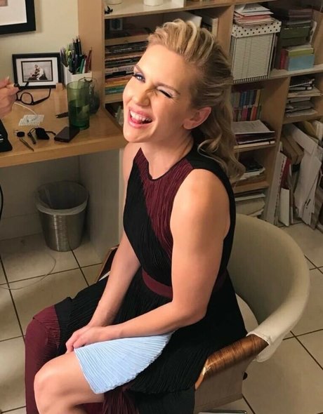 Rhea Seehorn perfect model picture