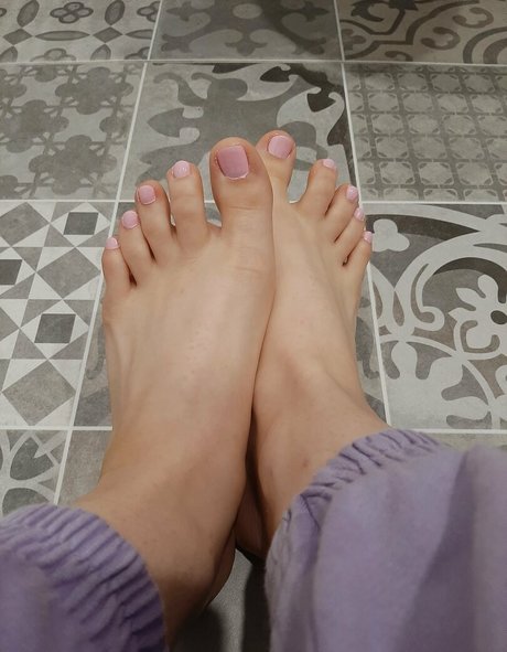 sophiee feet star adult pic