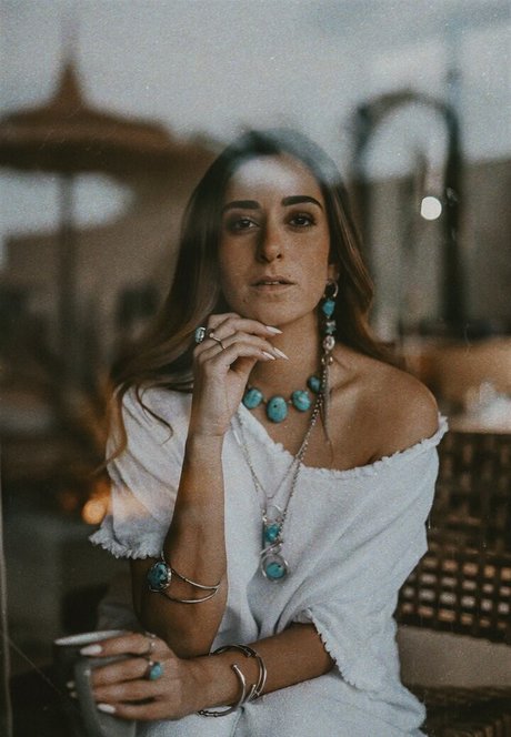 Amina Khalil hot model gallery