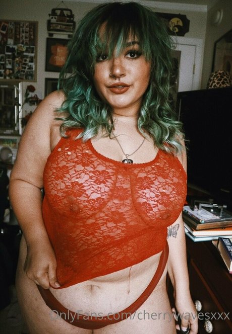 Cherrywavesxxx erotic model img