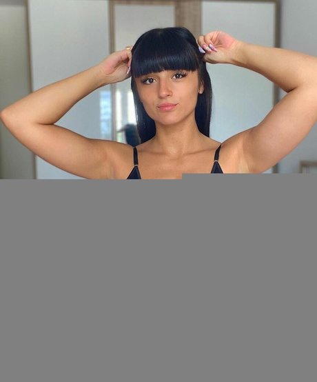 Lenna Vivas pretty star pic