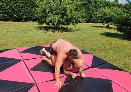 hugeandhung model adult pictures