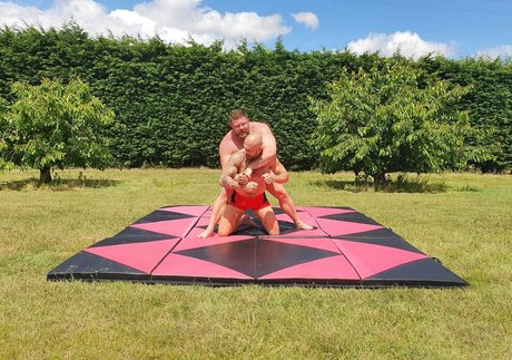 hugeandhung exclusive pornstar gallery