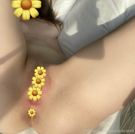 leonaxbrandt model pictures