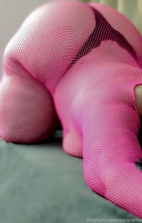 missarianna4u model pic