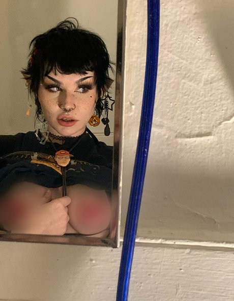 cupidoutlaw model naked pic