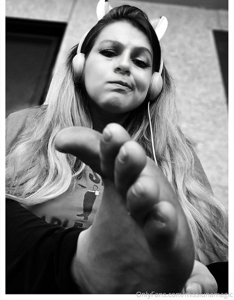 misslunamagic star nude images