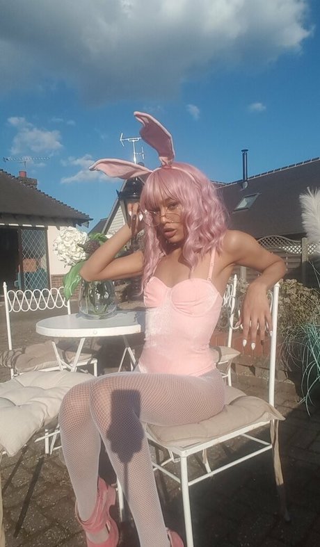 bluelah3 model top photo