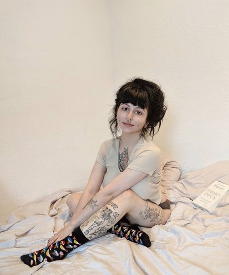 Zainab hot model pics