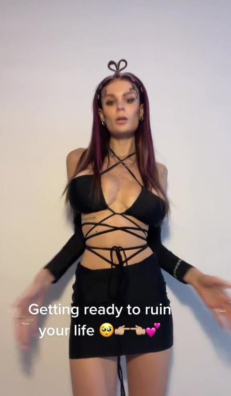 Alex Elizabeth Ljadov naked model pictures