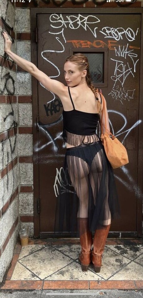 Annie Hamilton model hot picture