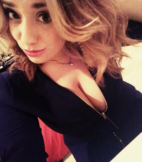 lartdanstoutessesformes model top pics