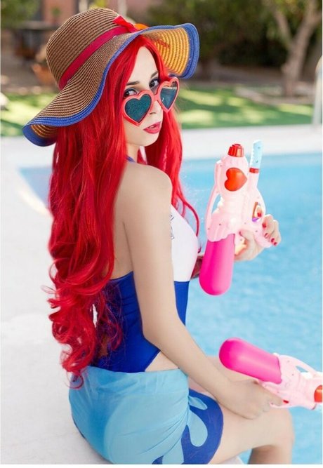 SerasCosplay star pornographic pics