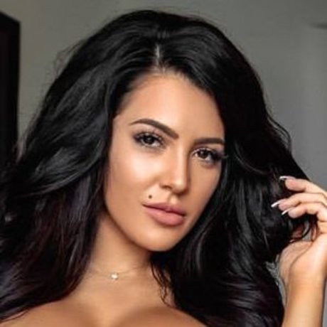 Nikki Waka sexy model images