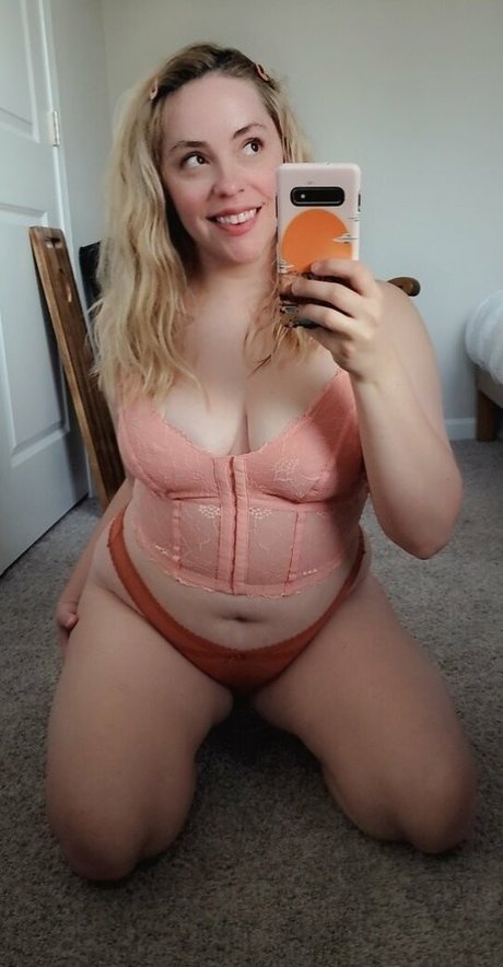 CluelessonVHS star nudes photos