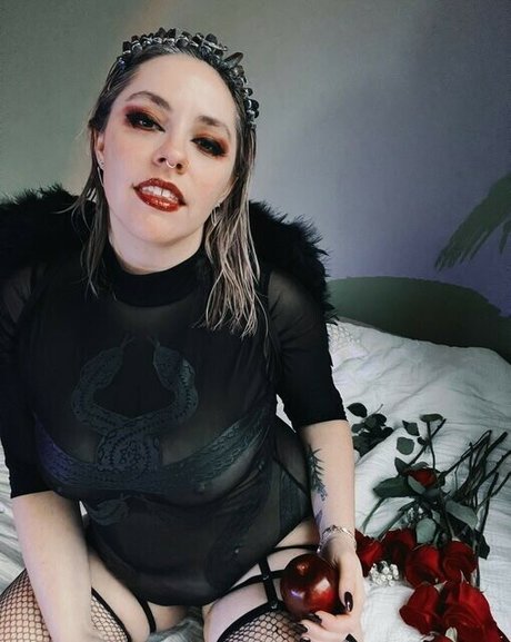 CluelessonVHS model porn archive