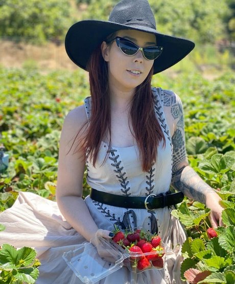 Suzy Berhow model hot pictures