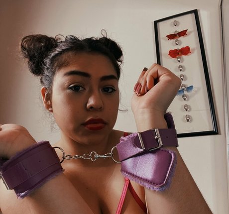 itatiiii model top photos