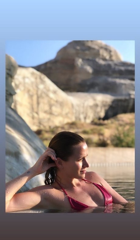 Shantel VanSanten sex star pic