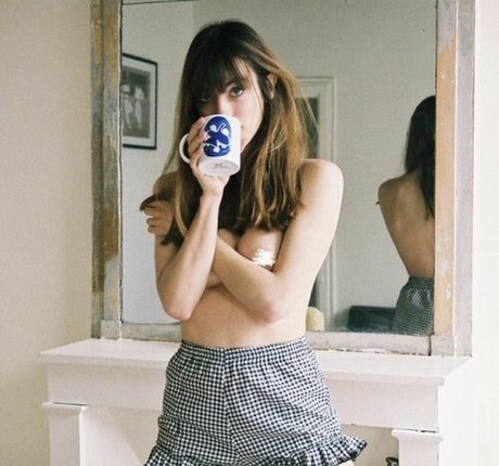 Louise Follain model hd pictures