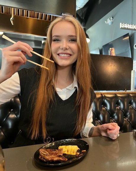 chloefoxxe hd pornstar photo