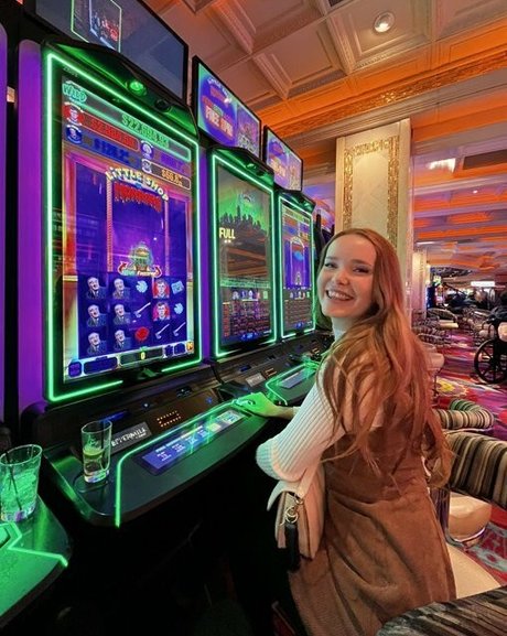 chloefoxxe star beautiful image