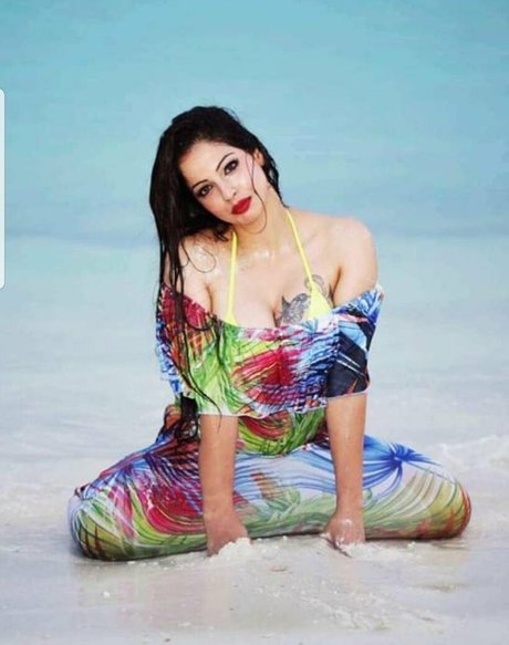 Zareen Zoya Khan pornstar pretty pics