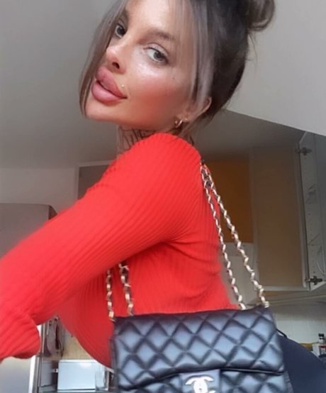 lola official model hd img