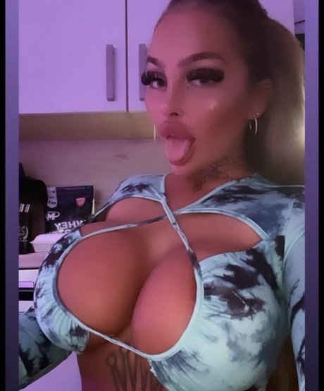 lola official nude model photos