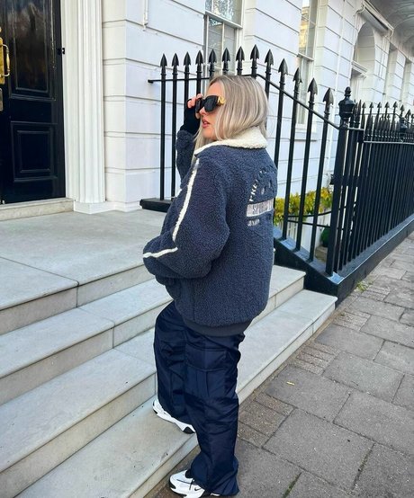 Amber R Brightman star free image