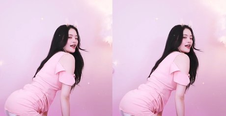 somsom o0o model erotic picture