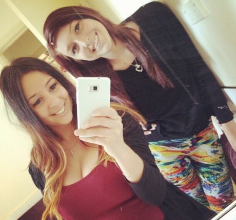 Wears ren model exclusive image