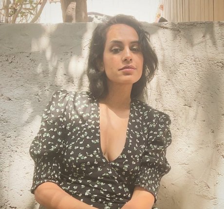 Agam Darshi pornstar nude images