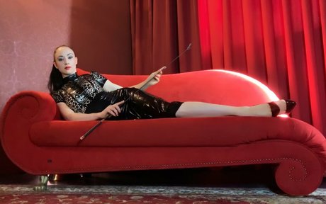 Lady Mephista sexy model photos