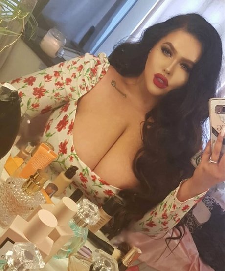 Megan Carys Gomer star exclusive photo